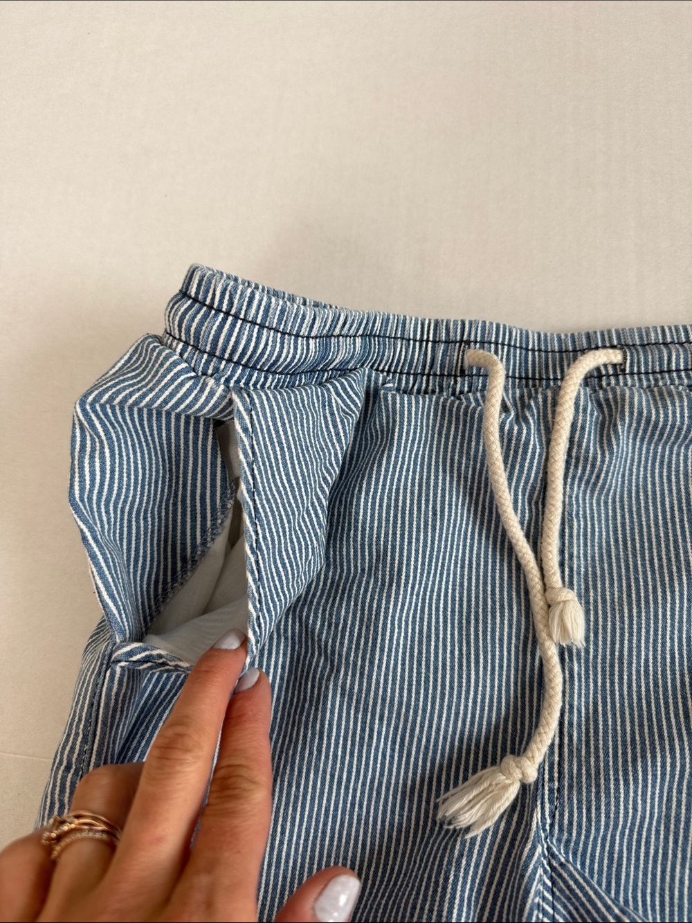 Wild Fable Drawstring Denim Shorts Stripes White and Blue size Medium - Picture 5 of 9